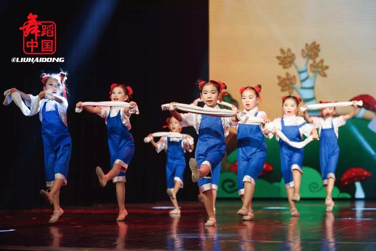 劳动人民最光荣演出服六一儿童节小荷风采背带裤幼儿园表演舞蹈服