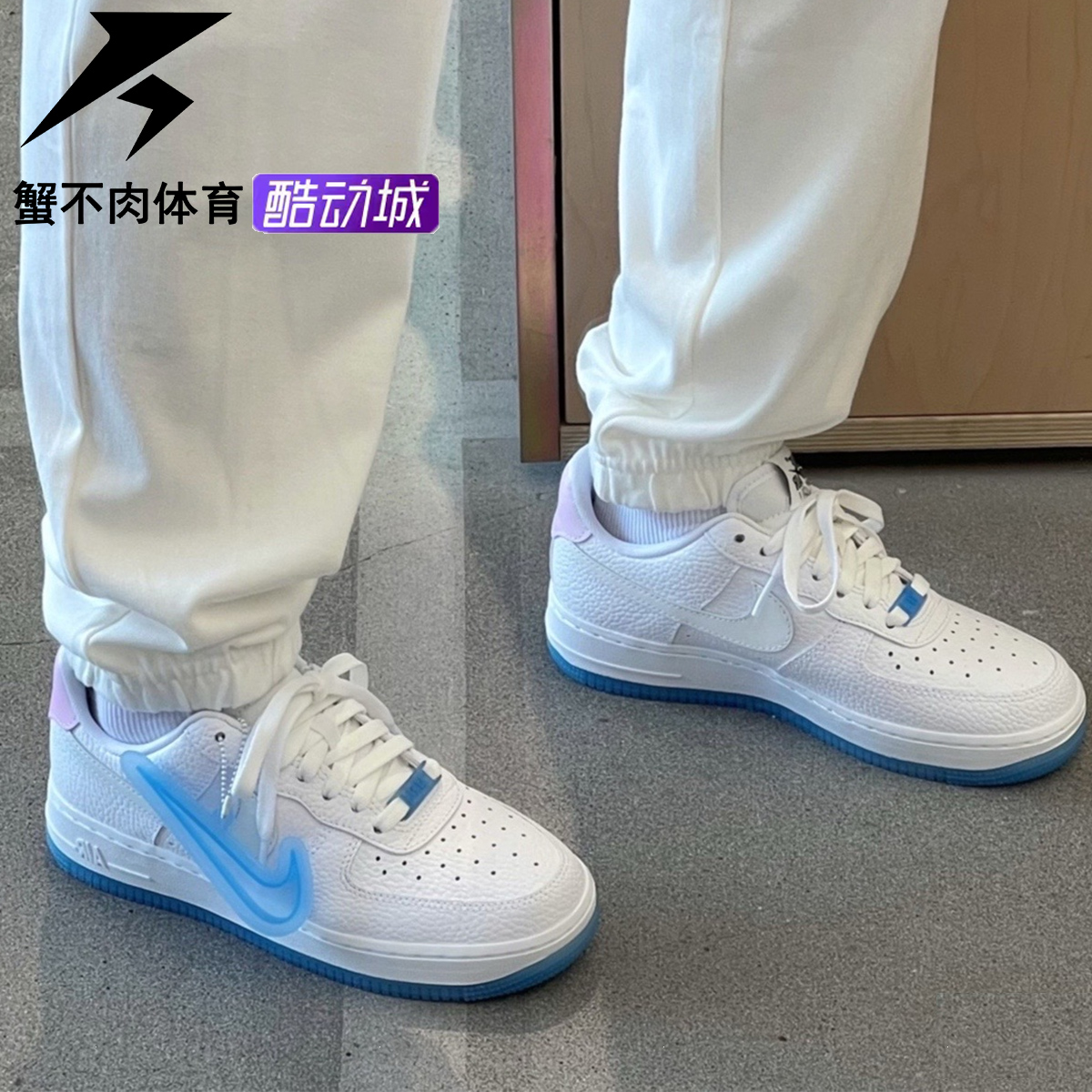 耐克 Nike Air Force1热感应后跟 低帮板鞋 女款 白蓝 DA8301-101
