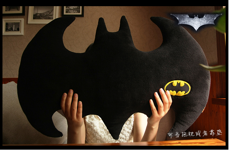 创意可爱大号毛绒玩具蝙蝠侠抱枕 电影同款动漫蝙蝠侠标志靠垫