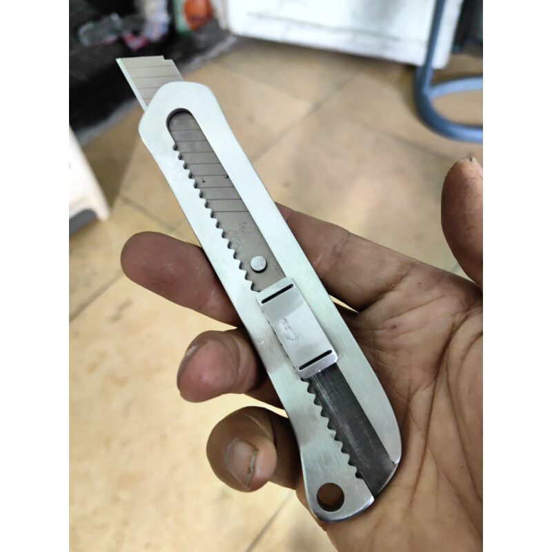新款超薄推钮自动锁定不锈钢美工刀重型壁纸刀