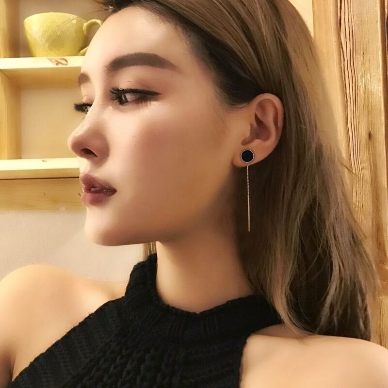 耳线耳坠韩国时尚女气质耳环中长款2018高冷圆形短发潮流搭配包。